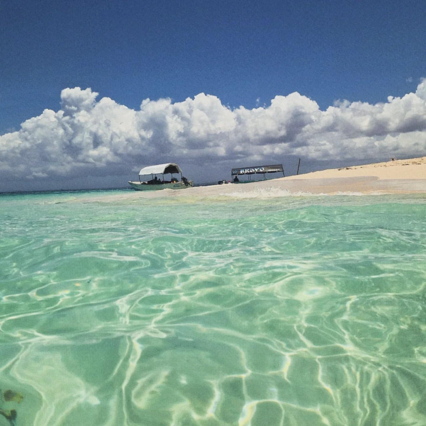 mare cristallino a Zanzibar